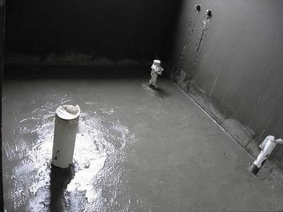 如何预防水管漏水造成房屋渗水问题？